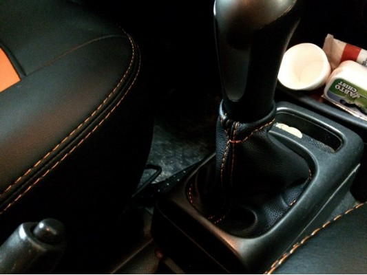 Перетяжка рычага и чехла КПП